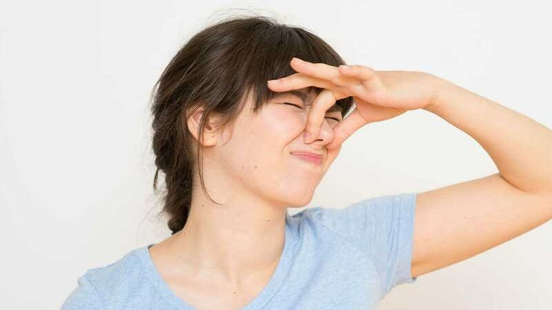 Mùi Hôi Của Con Gái Bị Hôi Nách Có Khác Mùi Nách Đàn Ông Không?